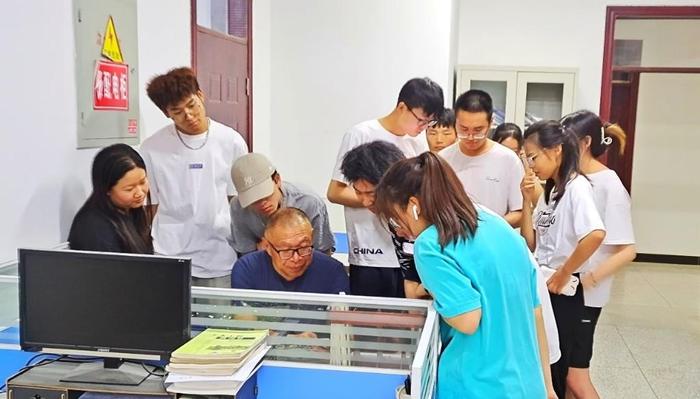 刘曙光指导学生