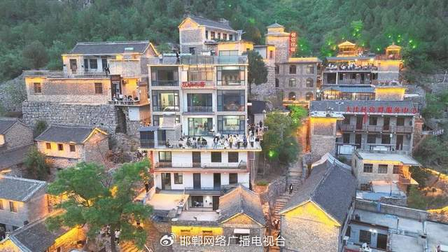 现代化民宿。 郝群英 摄