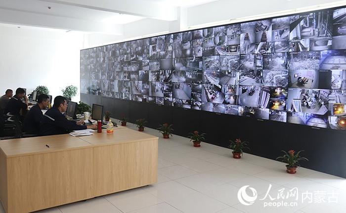 吉铁铁合金生产指挥中心。王程宇摄