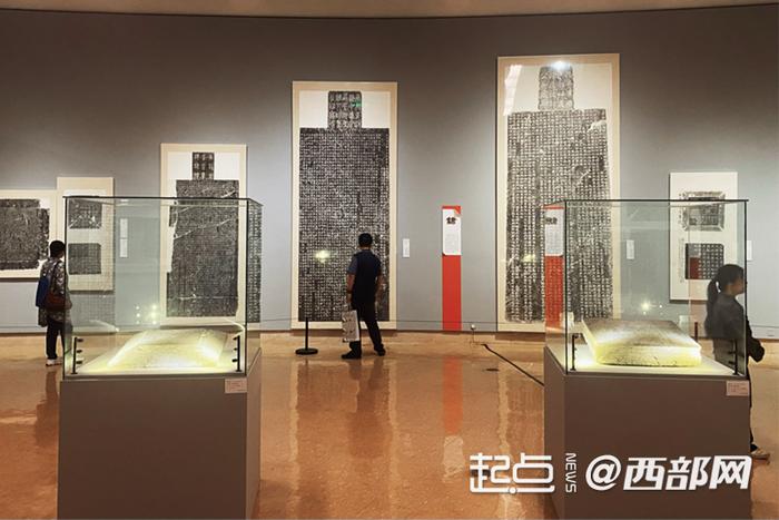 展厅里的观众