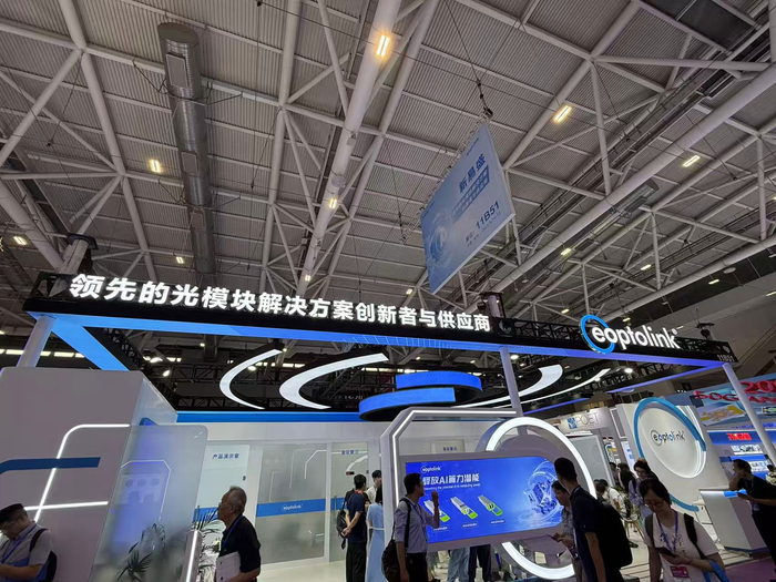 新易盛展台   图片来源：财联社记者/摄