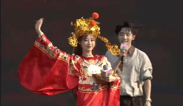 祝绪丹化身“财神”