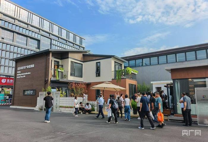 1天完成主体搭建的独栋住宅（央广网记者 庞婷 摄）