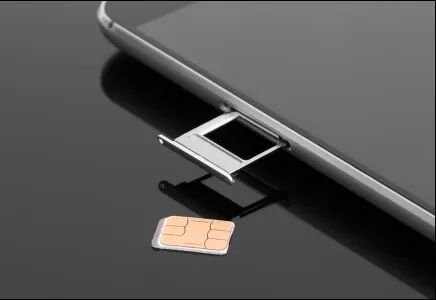 传统 SIM 卡
