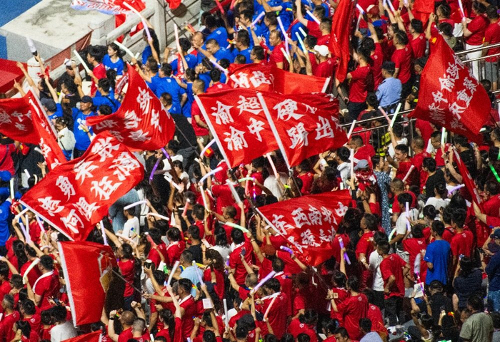 ▲2025年9月13日，重庆大田湾体育场，氛围火爆。记者 李雨恒 摄