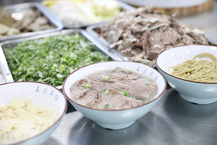 图为制作好的小店牺汤。（小店区融媒体中心 供图）