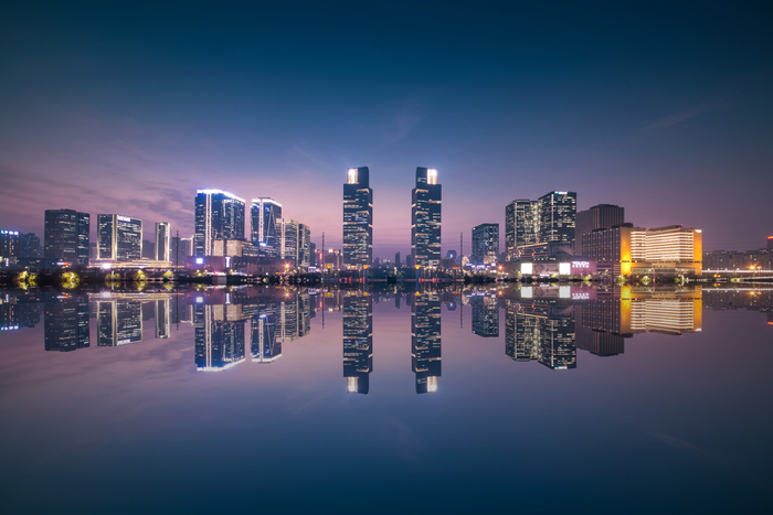 郑州东站广场 图源：图虫创意