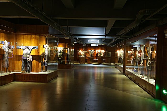 图为：苗妹非遗博物馆，分为陈列展示馆、非遗工艺品展示销售馆、