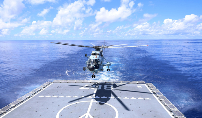 “丝路方舟”号医院船舰载直升机降落 （崔晓洋 摄）