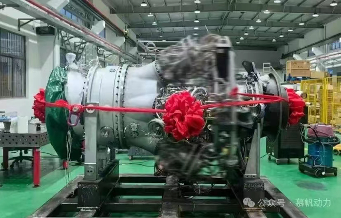 图为慕帆动力全球首台氢氨双燃料燃气轮机下线。