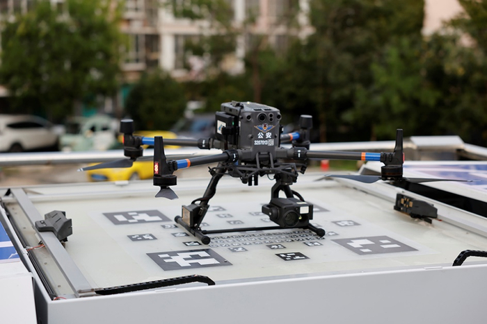 连云港市公安局海州分局郁洲路警务工作站警用无人机（央视网记者 谢博韬 摄）