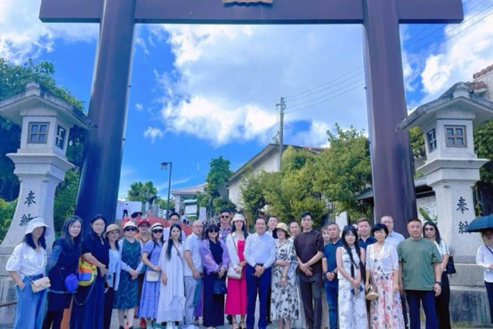 日本冲绳观光考察合影