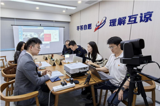 调解知识产权纠纷。厦门市市场监管局供图