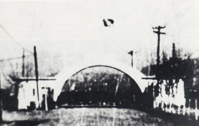 东北民主联军航空学校校门（图源：空军航空大学官方微信公众号）