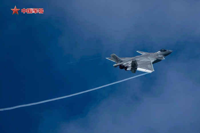 　　2025年空军航空开放活动和长春航空展即将举行，我们为大家带来一组来自预演现场的高清好图，快来欣赏！（来源：中国军号）