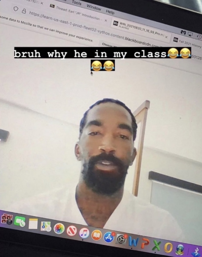 网友晒出与JR-史密斯共同上网课的照片