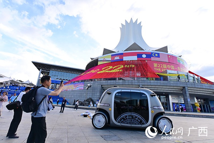 車輛在自動駕駛。人民網 雷琦竣攝