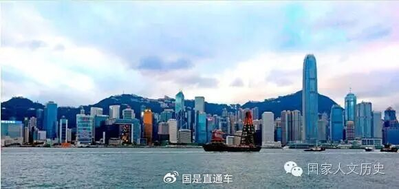 油麻地依山傍水、高楼林立，是取景的好去处