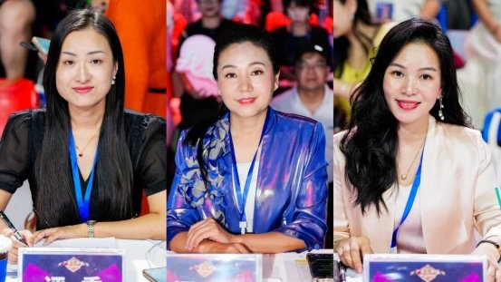 专业评审团副评委分别为:杨希、舒欣、蓝金利【左→右】