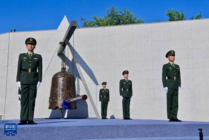 这是9月18日拍摄的“勿忘九一八”撞钟鸣警仪式现场。新华社记者 吴青昊 摄