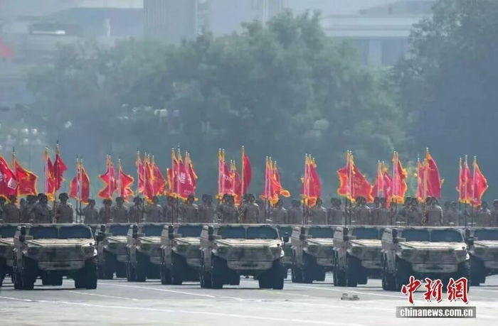  阅兵现场。中新社记者 张炜 摄
