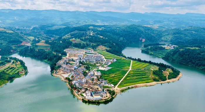 湖畔新居航拍圖（馬岱璽攝）