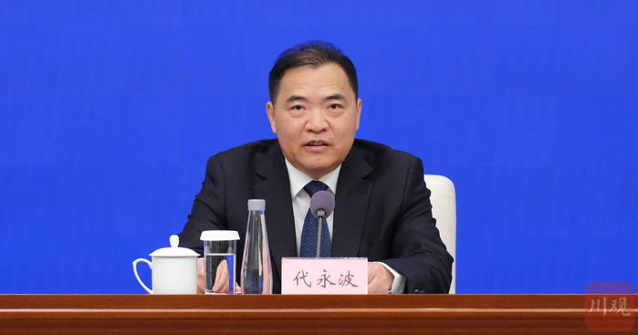 代永波答记者问。