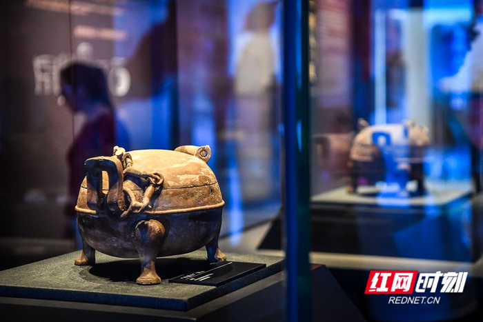 戰國中脯王鼎。