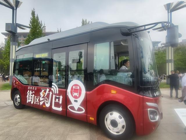 图为“街区约巴”响应式公交 陈燕南/摄影