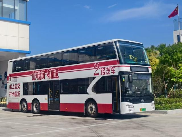图为刀郎演唱会期间专线巴士