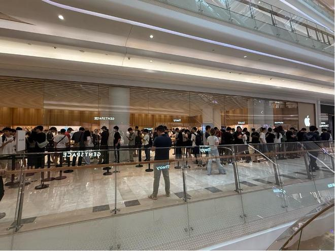 深圳宝安壹方城苹果直营店 图片来源：财联社记者摄
