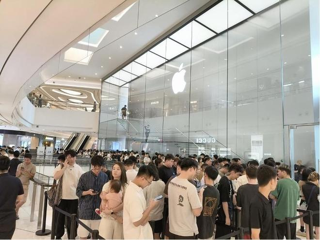广州天环广场苹果直营店 图片来源：财联社记者摄