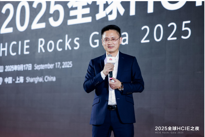 图:华为培训与认证业务部部长刘检生主题宣讲