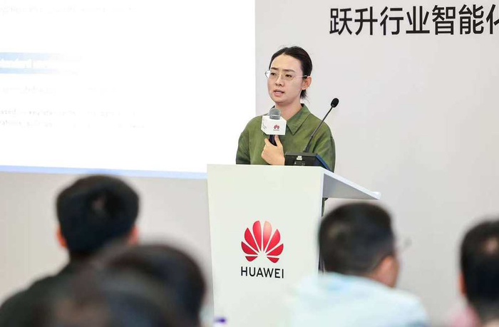 中国电子标准院信息中心副主任、全国数标委副秘书长 张群