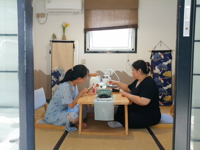 茶社没有人工服务，但茶友们收获的是类似“我的地盘我做主”的放松满足。李建/摄