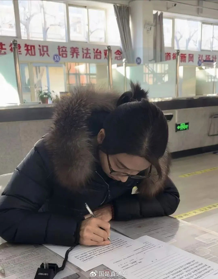 2024年12月23日，崔丽丽在天津津南区劳动仲裁委申请劳动仲裁