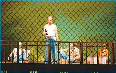 全洋班全中文，這部外國戲火了