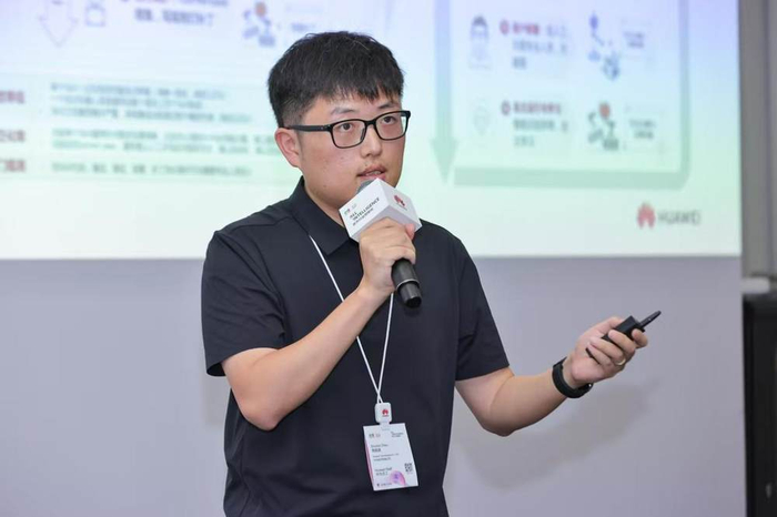 华为云物理智能创新实验室负责人 周顺波
