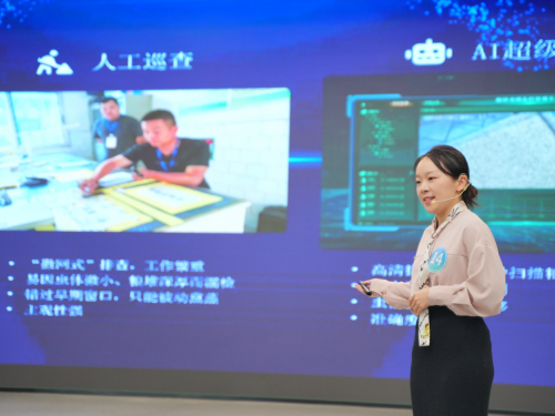 图为武汉市发改委代表队选手陈睿正在进行科普讲解。