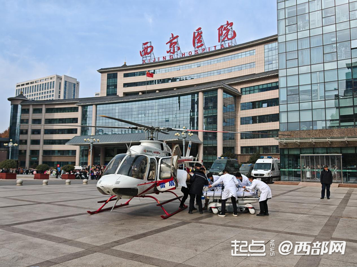 直升機在執行急救任務(wù)