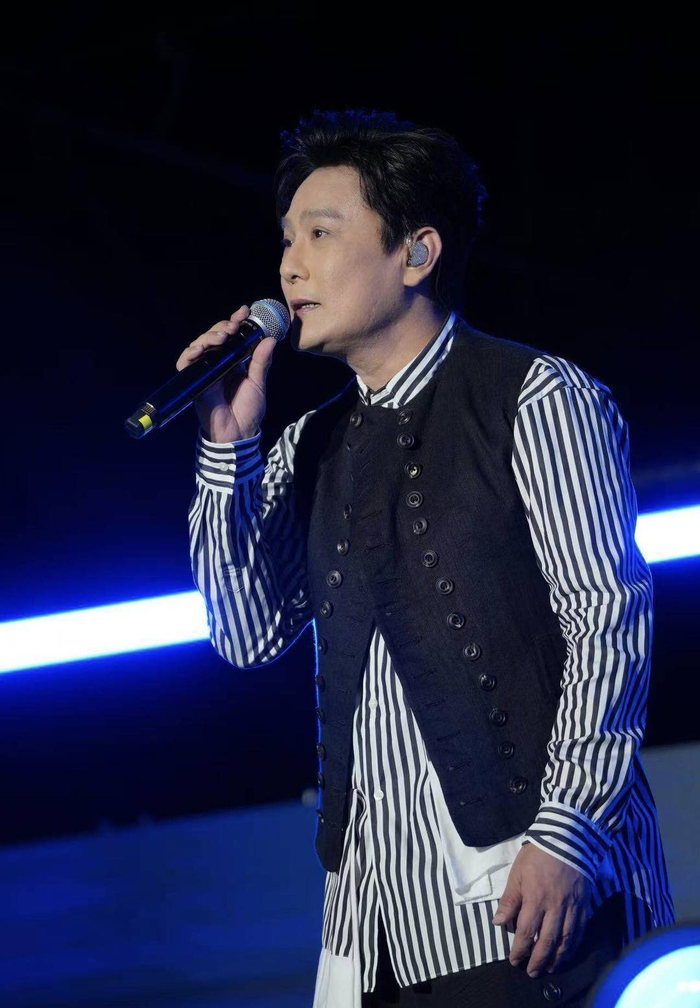 情歌王子张信哲。（图据南充顺庆融媒体中心）