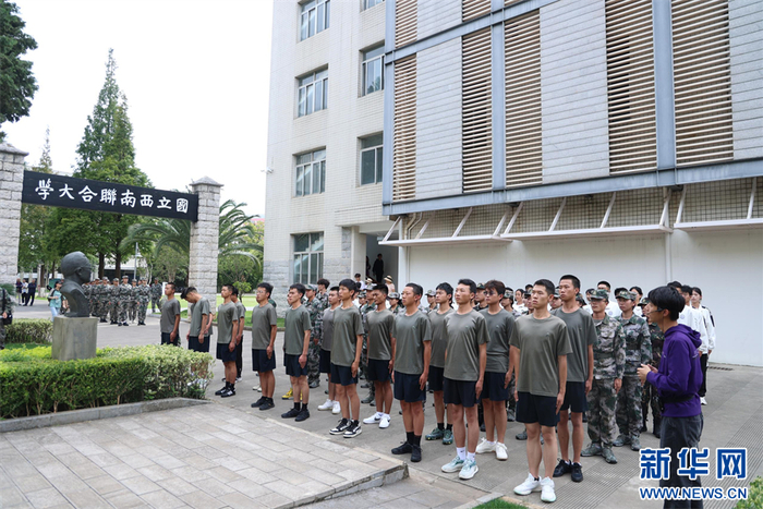 参赛队参观西南联大旧址（9月19日摄）。新华网发（昆明理工大学 供图）