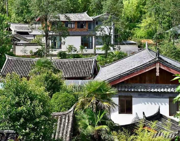 古城区开南街道良美社区启良二组村民将纳西族传统民居改造成民宿。 通讯员 和雪源 摄