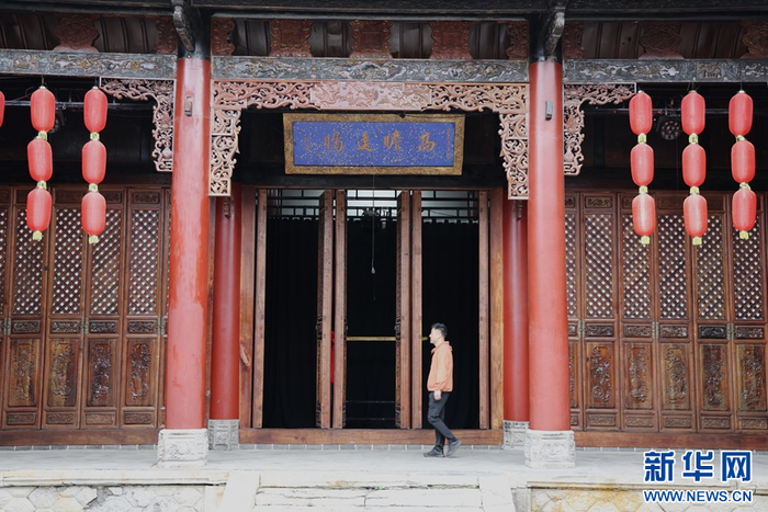 采风团参观龙氏家祠（9月19日摄）。新华网发（杨荣选 摄）
