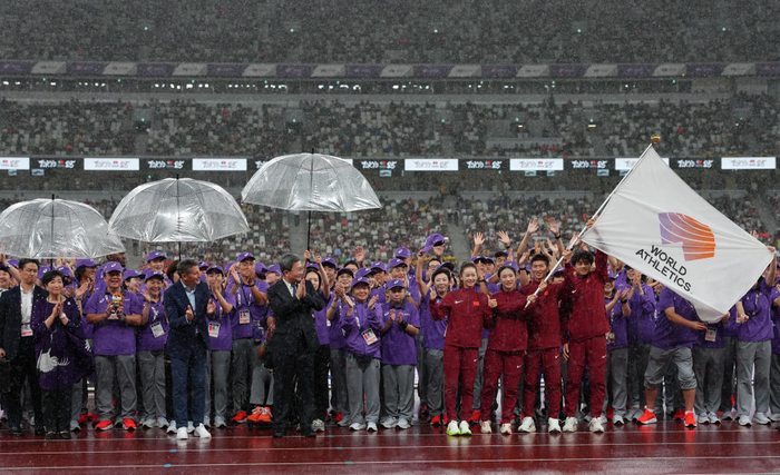 这是9月21日拍摄的会旗交接仪式现场。新华社记者 鞠焕宗 摄