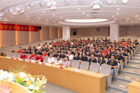 ▲2025金秋助学金发放仪式现场