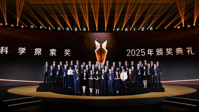 ▲ 2025 年“科学探索奖”获奖人合影