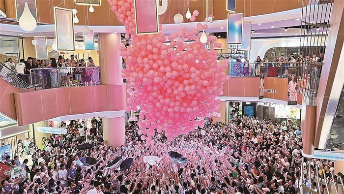 ▲睢宁兴美城市广场人潮涌动