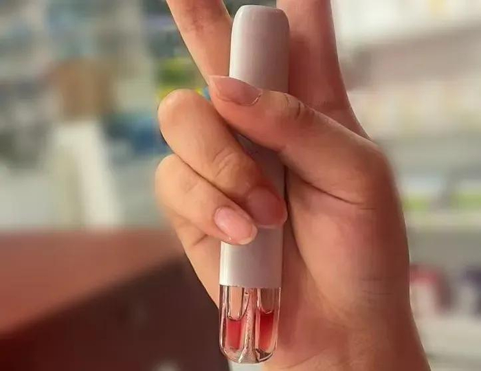 　　▲余某轩吸食的含PCPr成分的“上头电子烟”