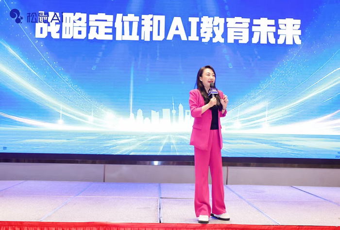图为：松鼠Ai智能老师高级常务副总徐艺涵